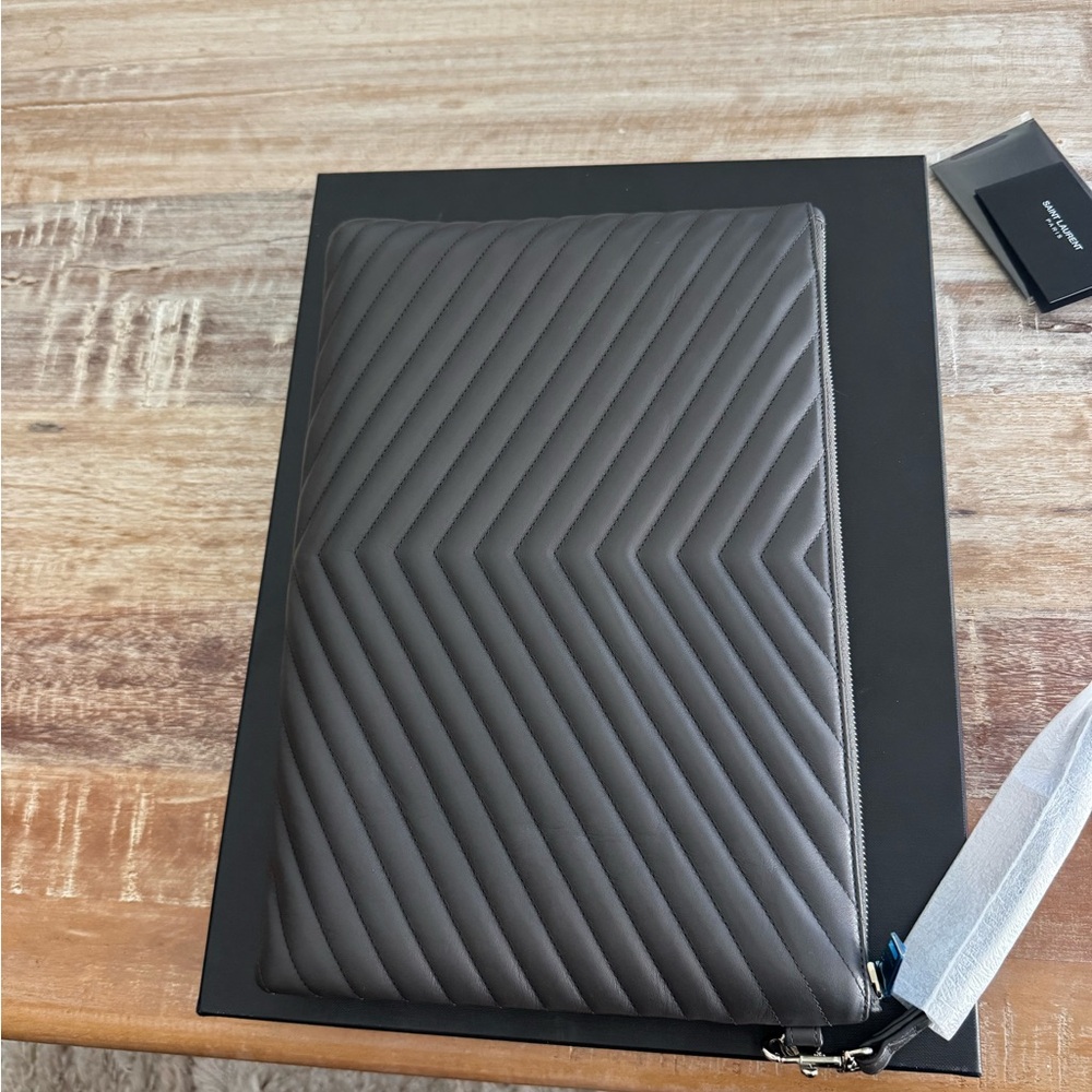 Saint Laurent Cassandra Charcoal Quilted Pouch - Picture 2 of 8